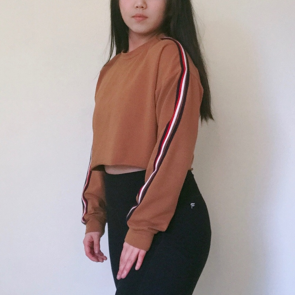 Tanned color top with stripes on the sleeves